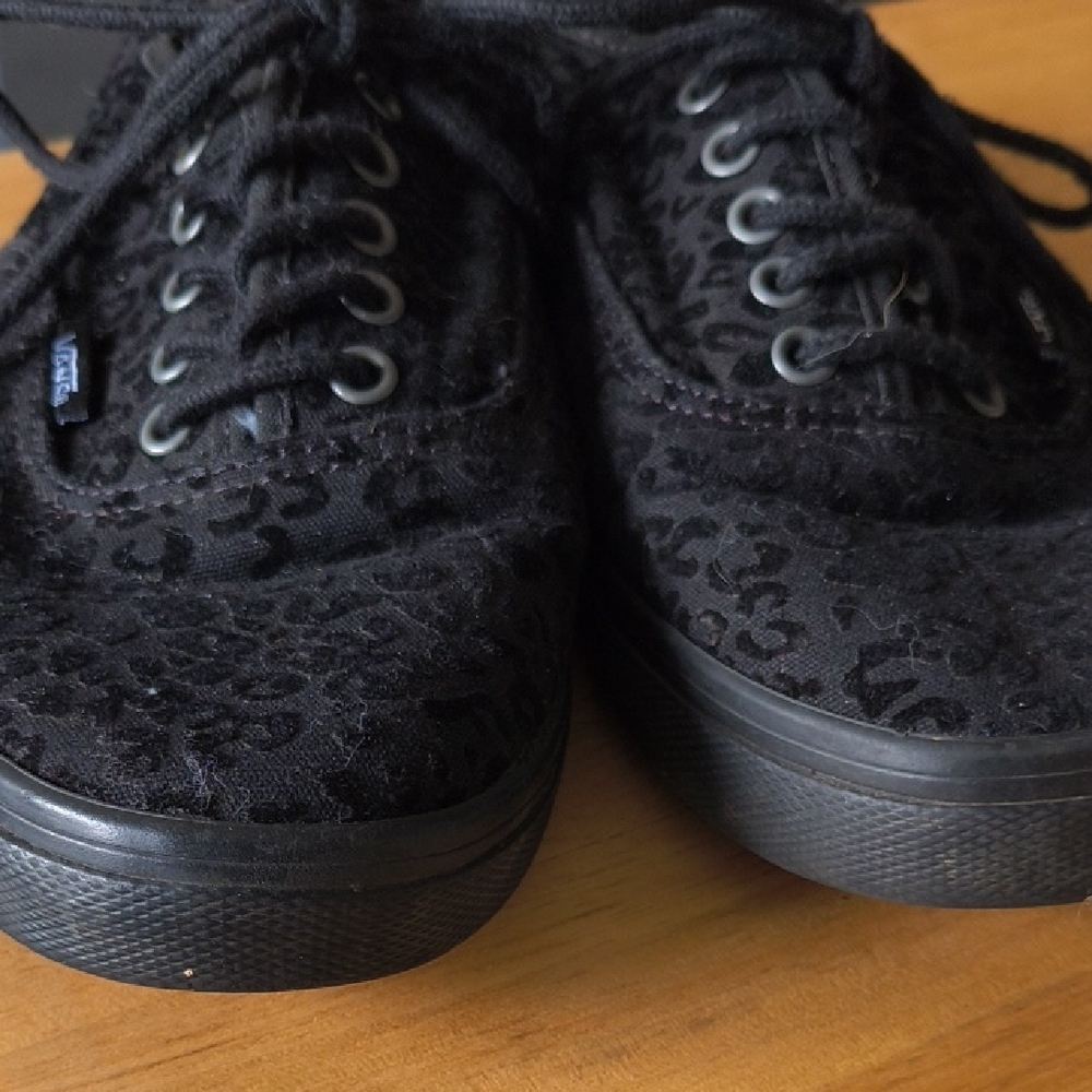 Vans Black Textured Sneakers Cheetah Print Size 8.5 - Picture 3 of 9